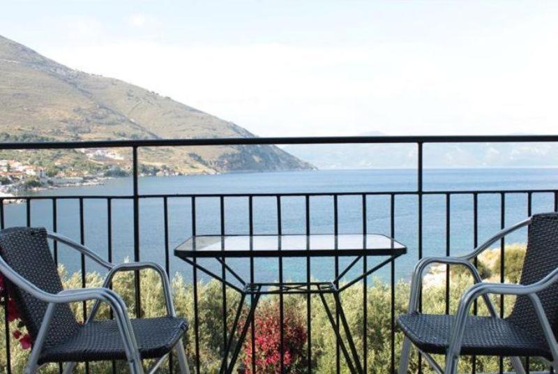 Ballas Apartments Agia Efimia Zimmer foto