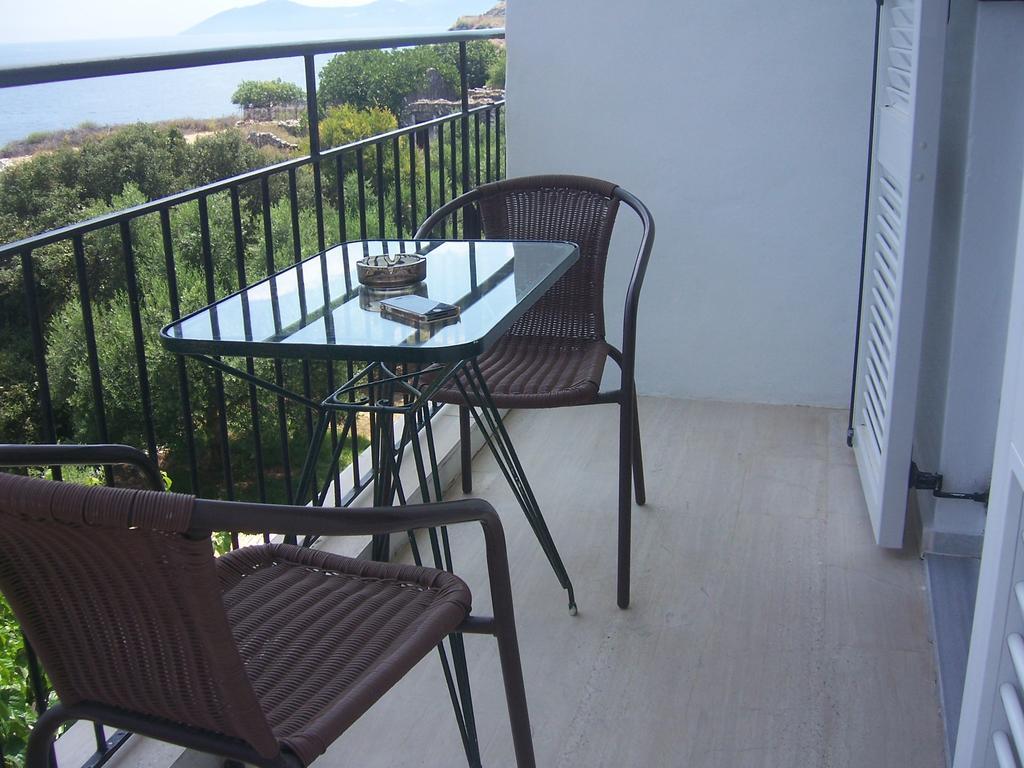 Ballas Apartments Agia Efimia Zimmer foto